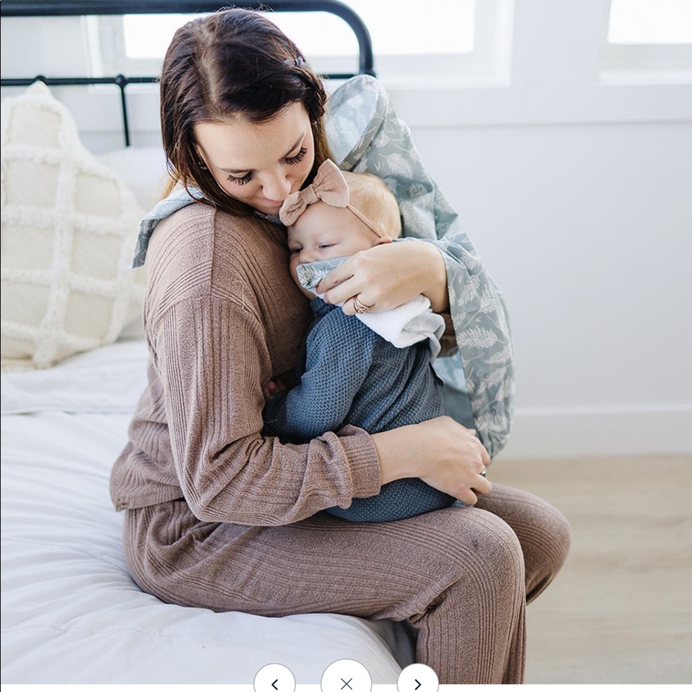 Cotton nursing cover from Bebe au Lait. - Picture 11 of 12